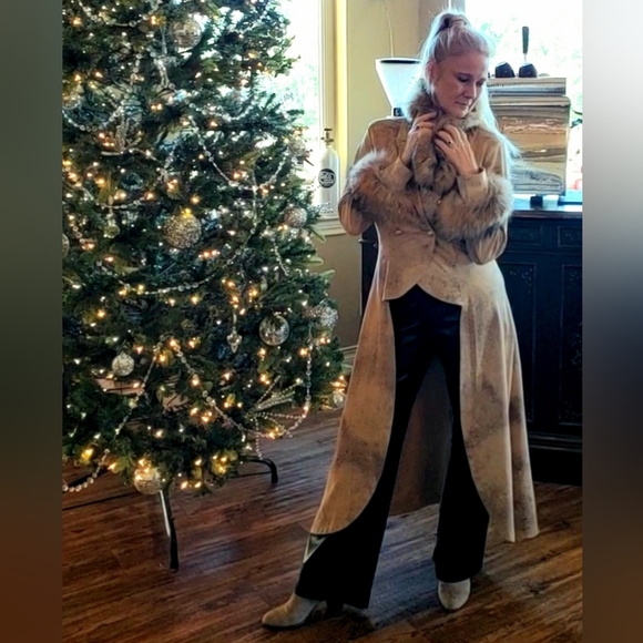 Finn Raccoon Fur Cuffs & Collar Set - Picture 9 of 17